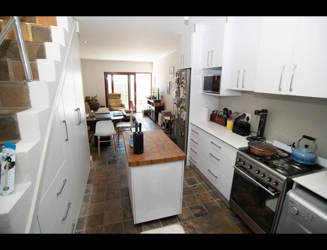 2 BEDROOM APARTMENT FOR SALE IN SEA POINT